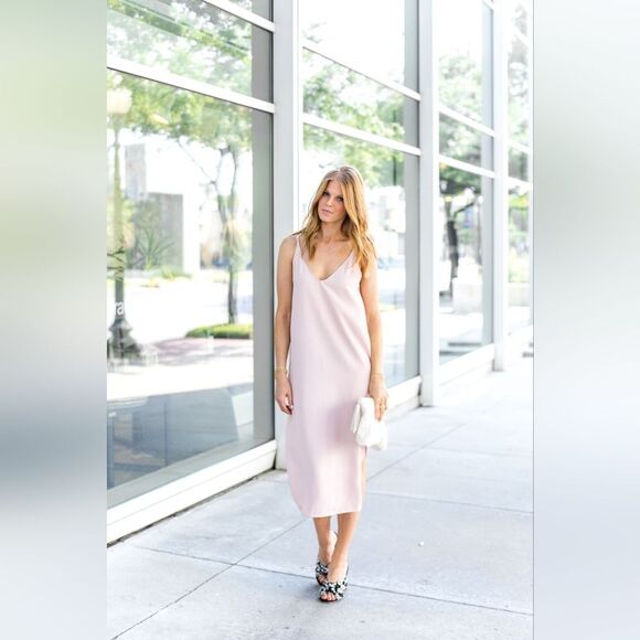 Everlane  - Picture 10 of 14